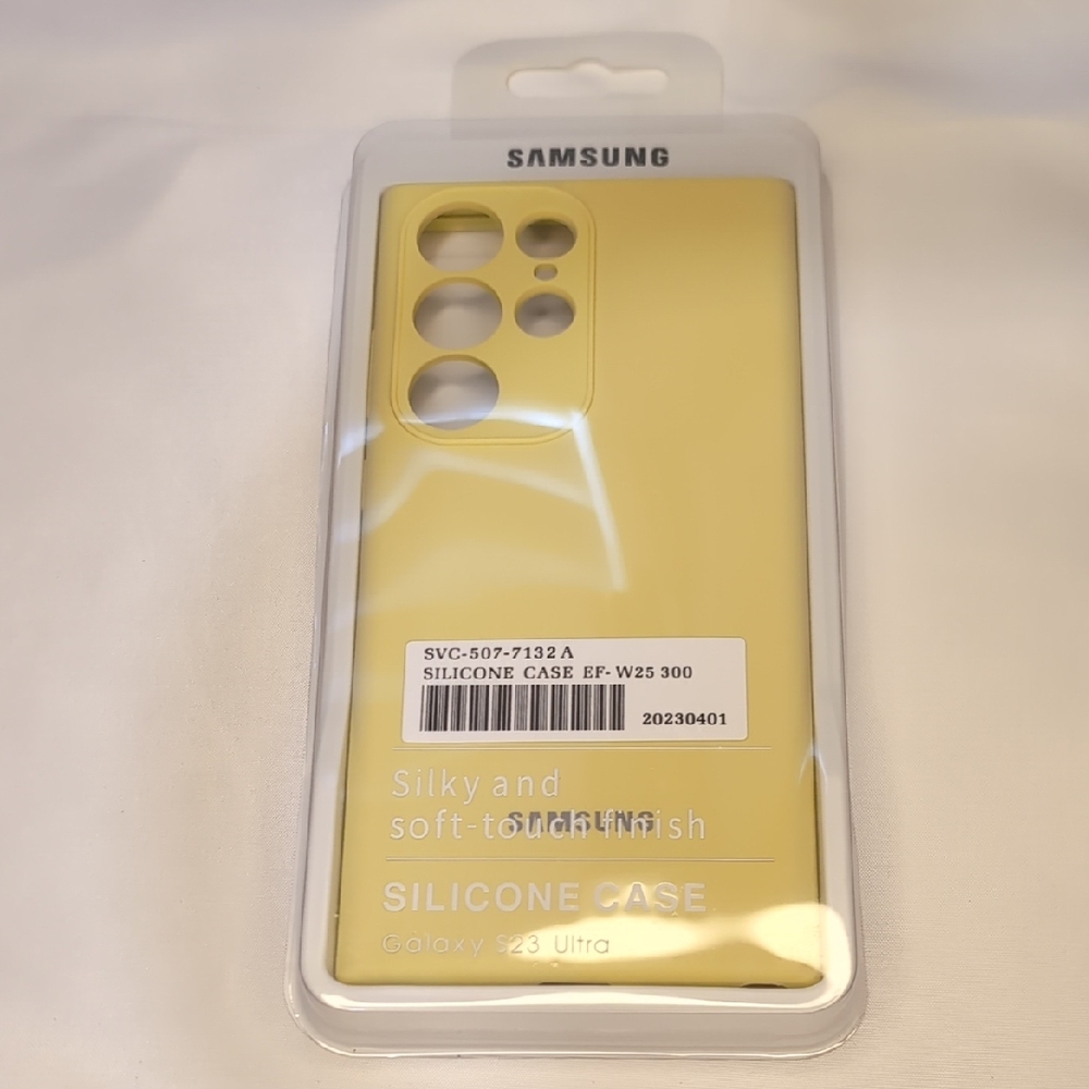 Samsung Galaxy S23 Ultra Silicone Case - Vibrant Yellow